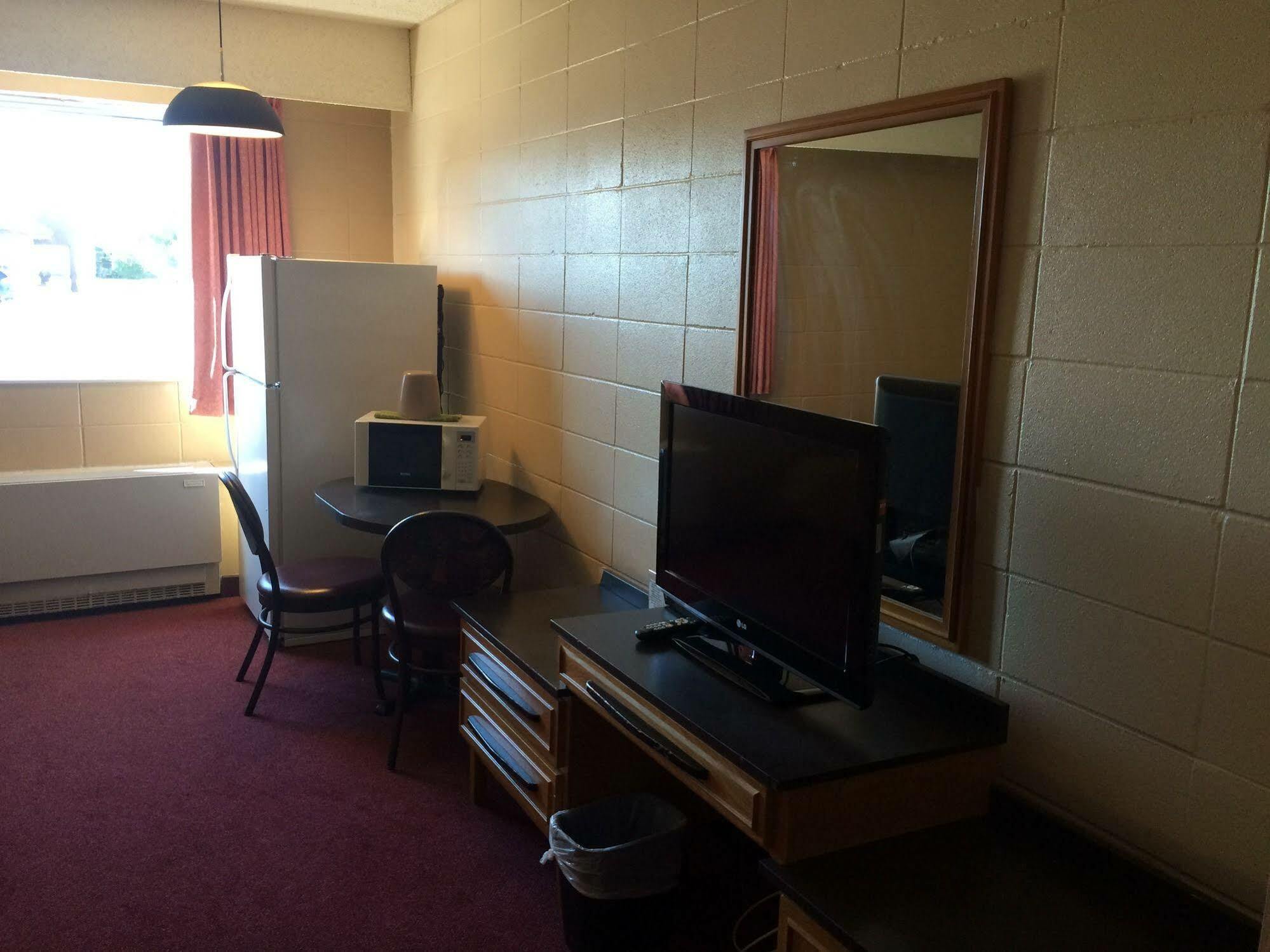 Midtown Motor Inn Bonnyville Ngoại thất bức ảnh