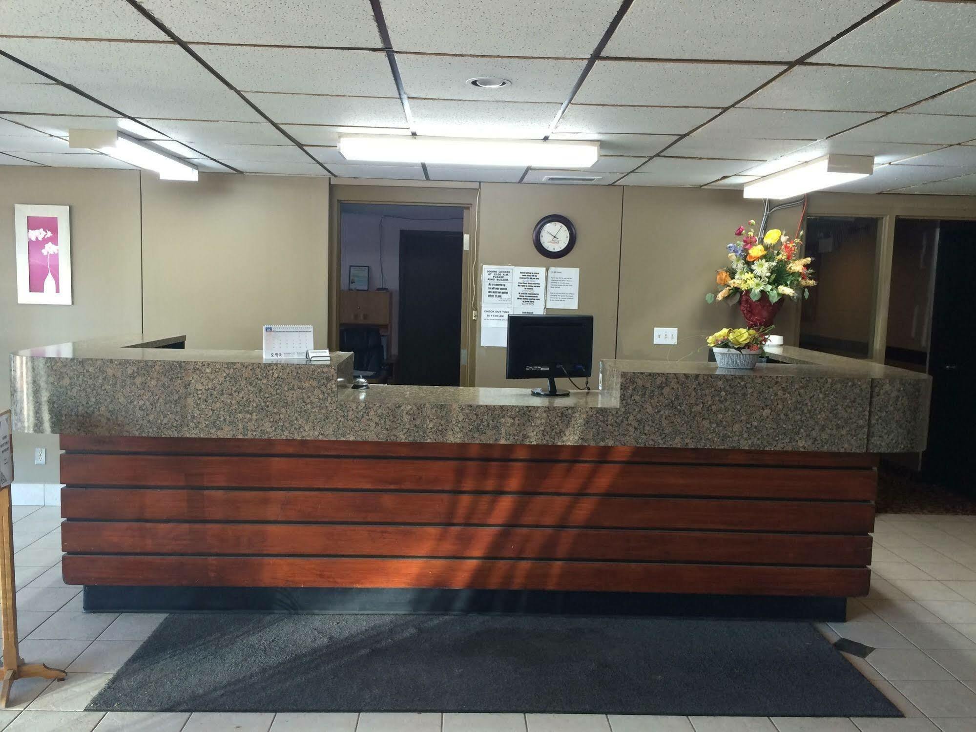 Midtown Motor Inn Bonnyville Ngoại thất bức ảnh