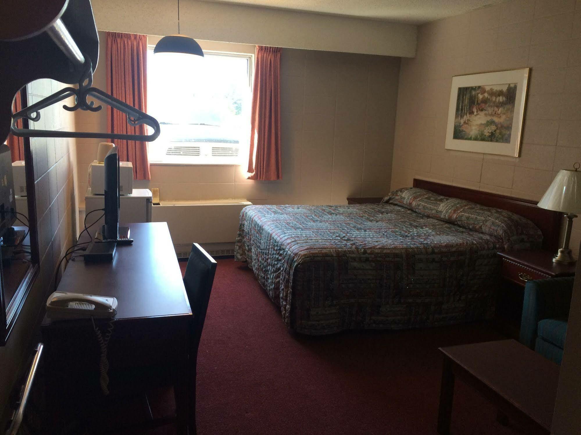 Midtown Motor Inn Bonnyville Ngoại thất bức ảnh