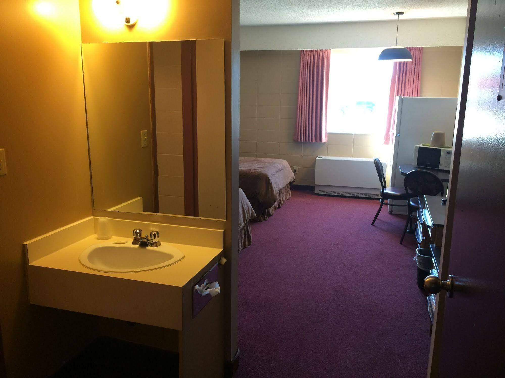 Midtown Motor Inn Bonnyville Ngoại thất bức ảnh