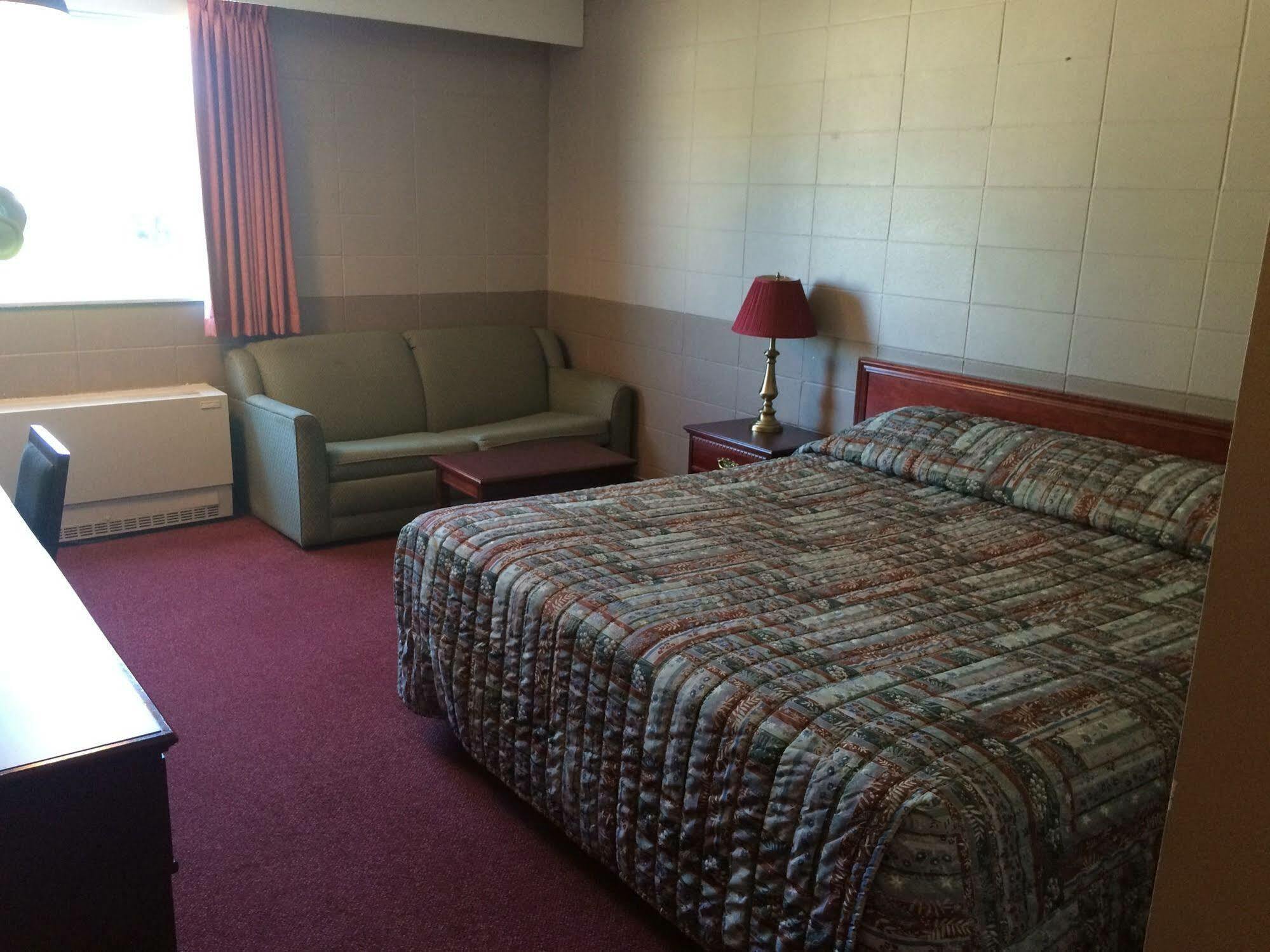Midtown Motor Inn Bonnyville Ngoại thất bức ảnh