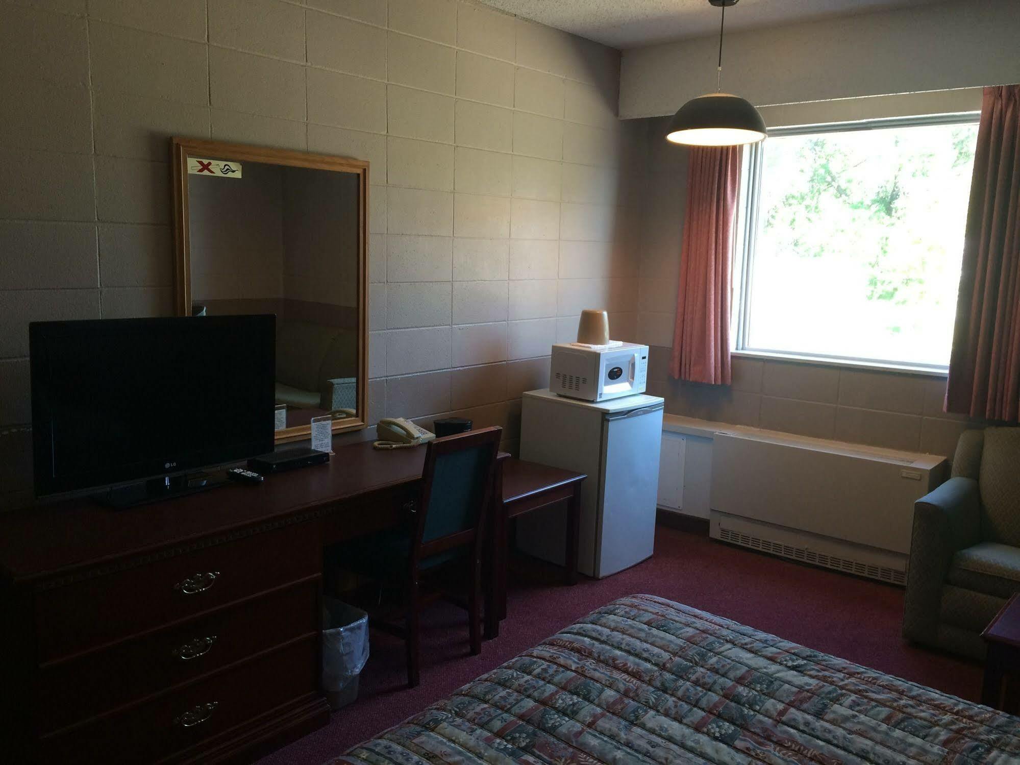 Midtown Motor Inn Bonnyville Ngoại thất bức ảnh